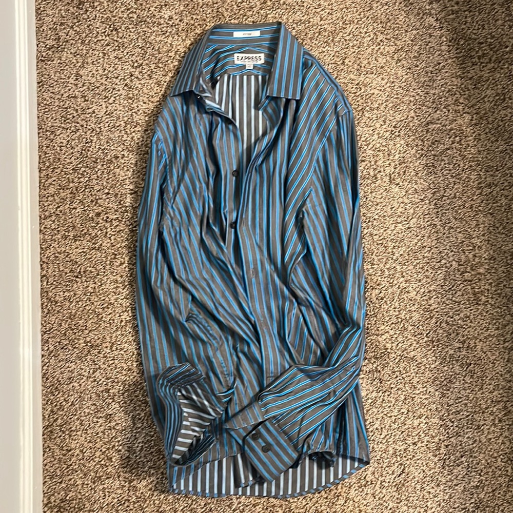 Worn once. Button up mens dress shirt